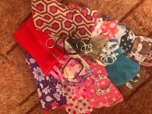 ועוד מוצרים שווים ♥️ Babyies and mommy shop צעצועים  בובת ברבי בגדים וסט אביזרים שמלה משקפיים