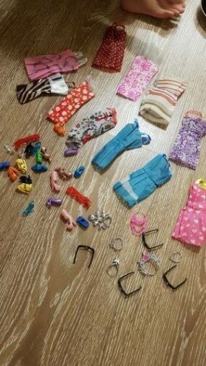 ועוד מוצרים שווים ♥️ Babyies and mommy shop צעצועים  בובת ברבי בגדים וסט אביזרים שמלה משקפיים