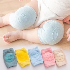 ועוד מוצרים שווים ♥️ Babyies and mommy shop אביזרים ושונות מגני ברך לתינוקות במגוון צבעים עם איור סמיילי 